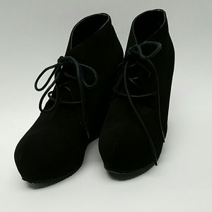 ELLE Black Wedges